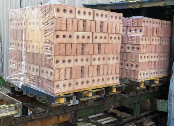 Кирпич строительный полнотелый ТОАЗ одинарный 1НФ М-200 с тремя техническими отверстиями